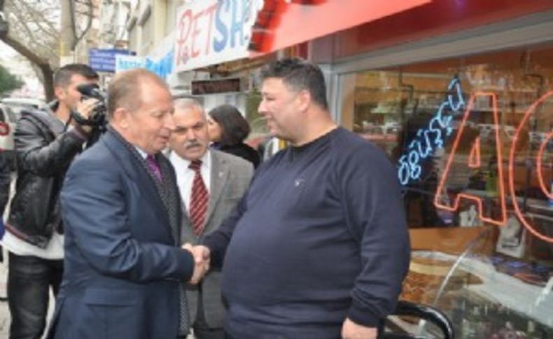 Aslan Bayraklı esnafına söz verdi